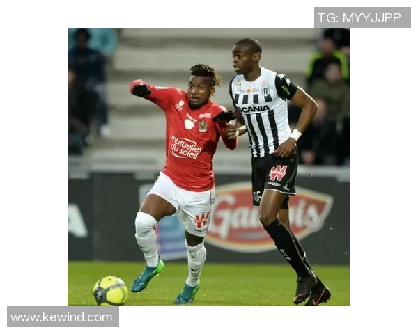 里昂与昂热对决比分预测分析及赛前形势评估