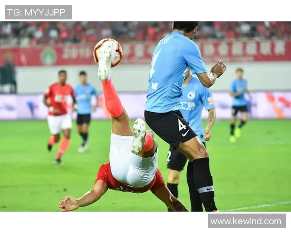 广州恒大淘宝迎战大连队全力争胜力争中超联赛冠军荣耀