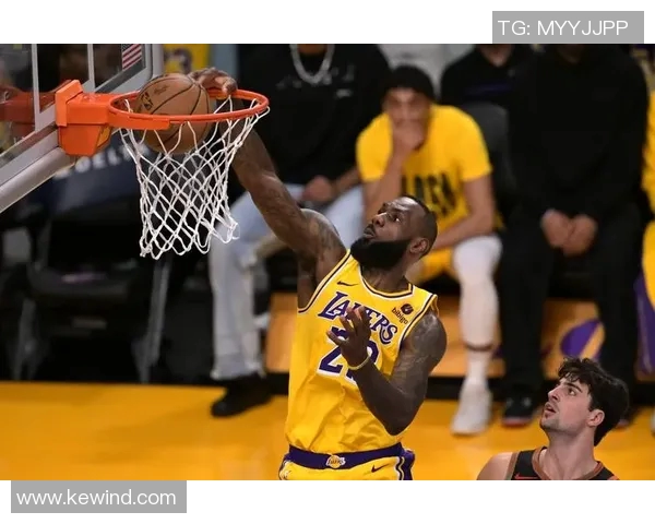 黑白直播湖人与勇士激战正酣精彩瞬间尽在眼前 黑白直播湖人与勇士激战正酣精彩瞬间尽在眼前