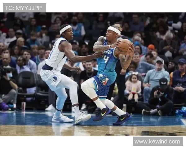 黄蜂与独行侠激烈对抗赛引发球迷热议与赛场冲突分析